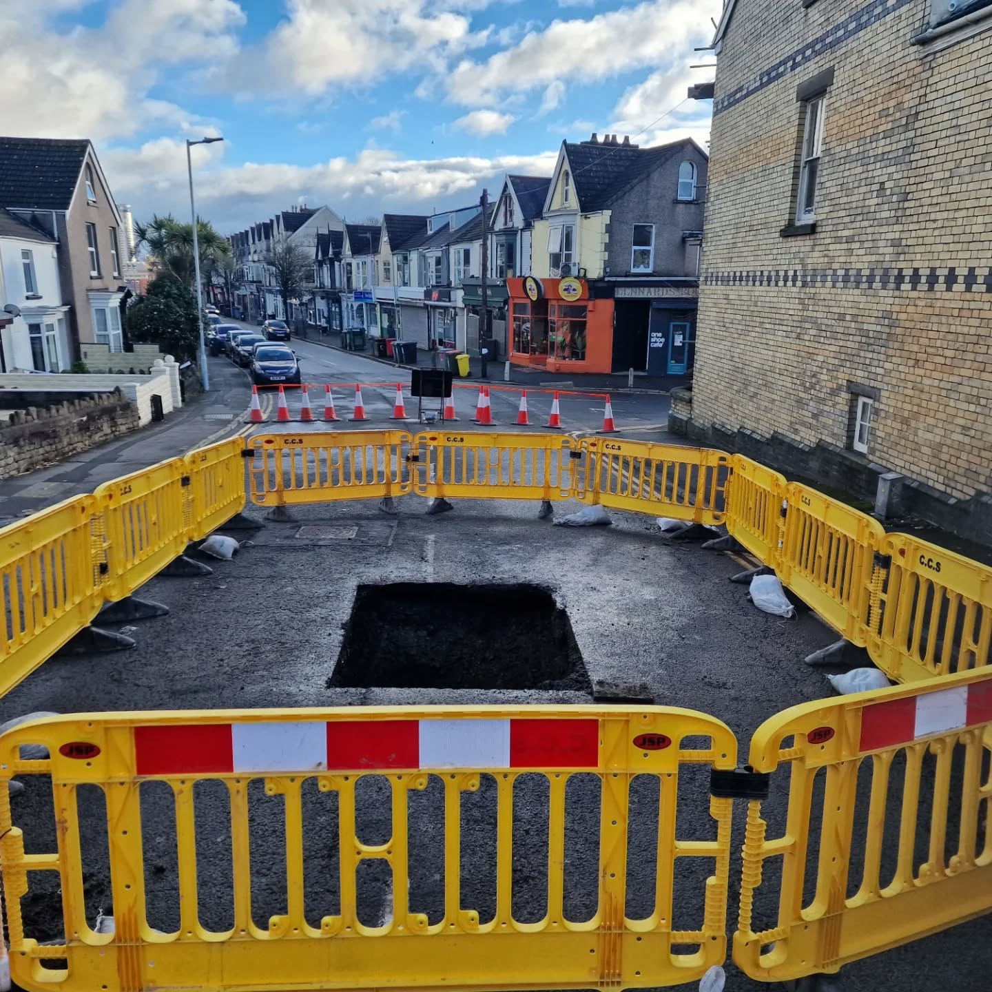 Work to fix the sinkhole Brynymor Road